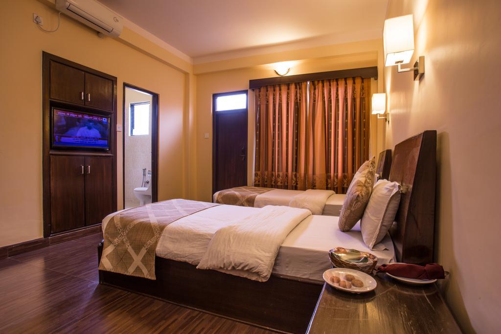 Hotel Peninsula Pokhara Exterior photo