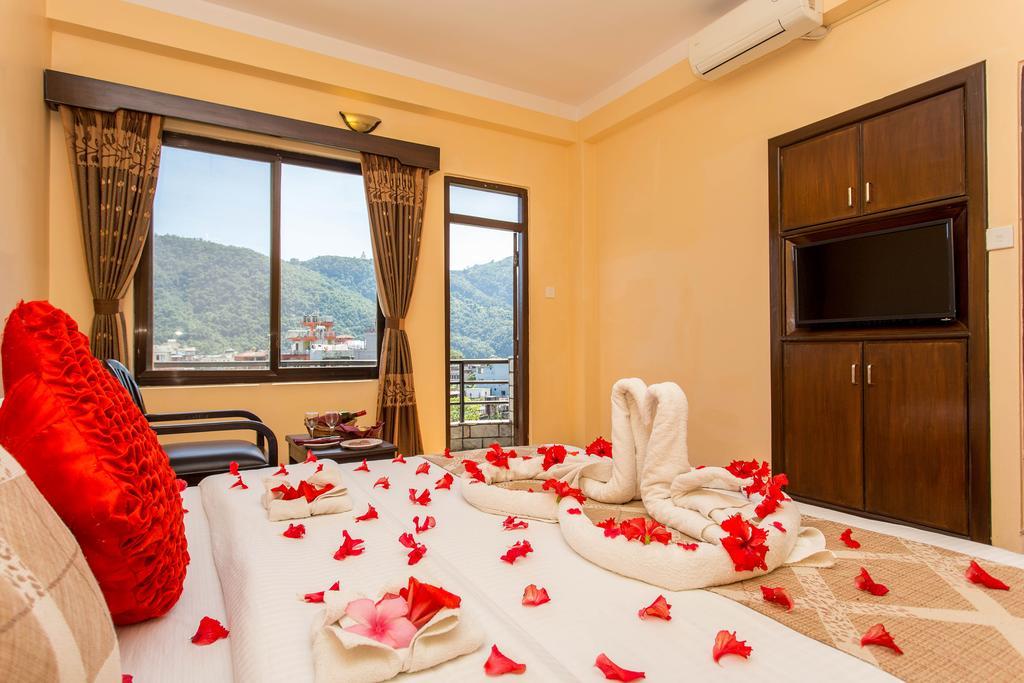 Hotel Peninsula Pokhara Exterior photo