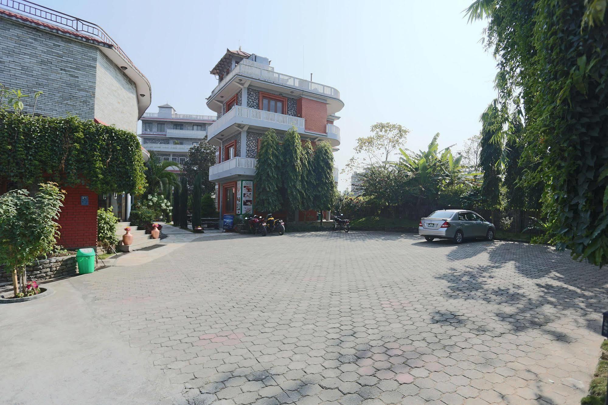 Hotel Peninsula Pokhara Exterior photo
