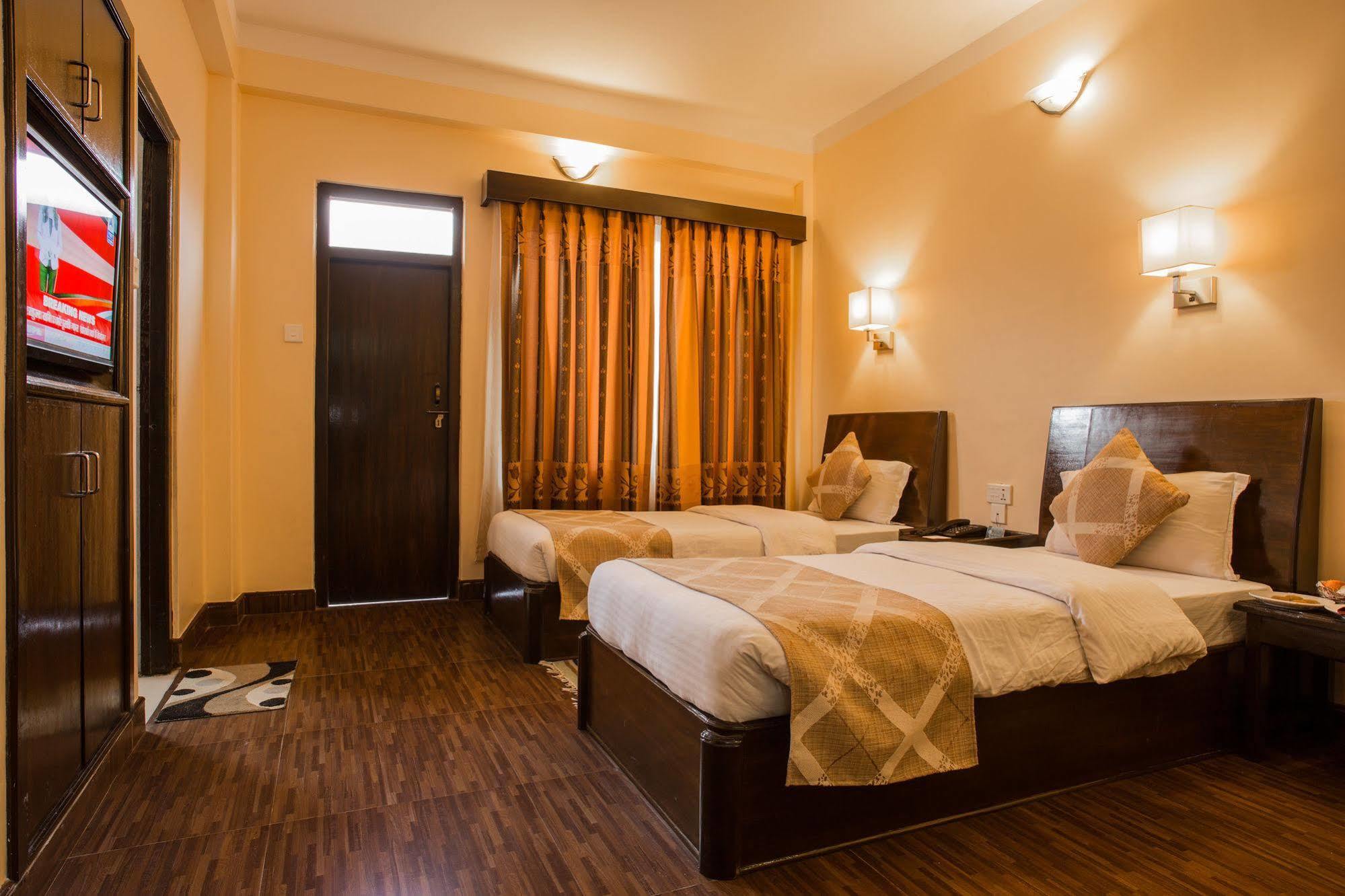 Hotel Peninsula Pokhara Exterior photo